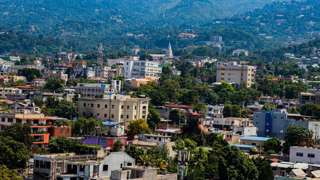 Vue aérienne de Pétion-Ville, en Haïti, où vivent les proches de nombreux clients de la diaspora